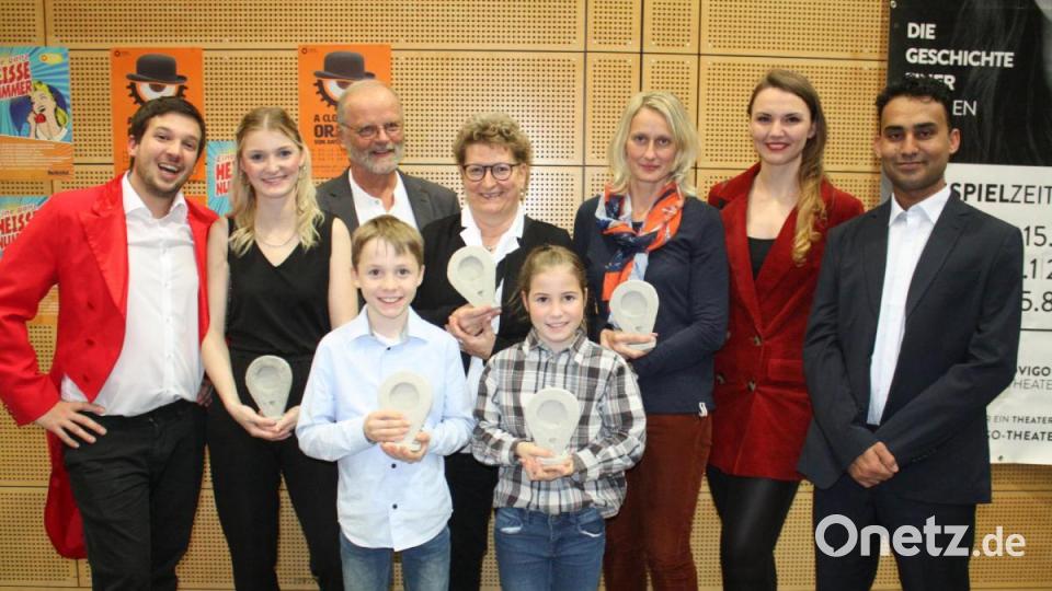 Dreimal wurde der &quot;Ovigo-Oscar&quot; verliehen. Florian Wein (links) händigte die Preise aus, die Laudatoren begründeten die Zuerkennung. Bild: lg