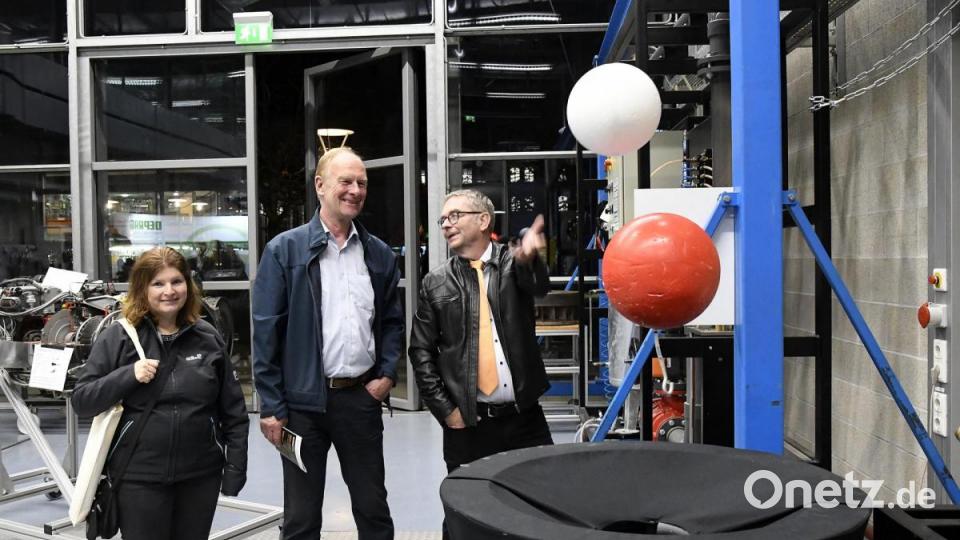 Bei der Nacht der Wissenschaft an der Ostbayerischen Technischen Hochschule gab es am Freitagabend einiges zu entdecken. Bild: Petra Hartl