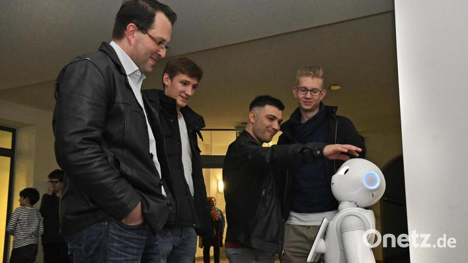 Bei der Nacht der Wissenschaft an der Ostbayerischen Technischen Hochschule gab es am Freitagabend einiges zu entdecken. Bild: Petra Hartl