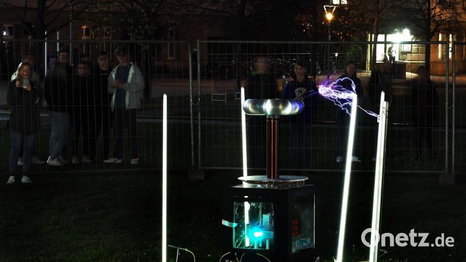 Bei der Nacht der Wissenschaft an der Ostbayerischen Technischen Hochschule gab es am Freitagabend einiges zu entdecken. Bild: Petra Hartl