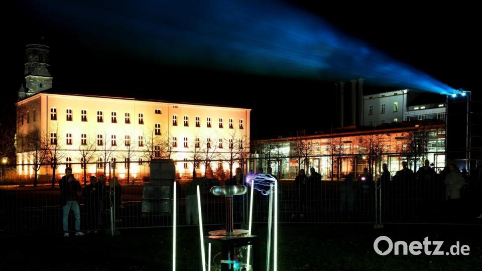 Bei der Nacht der Wissenschaft an der Ostbayerischen Technischen Hochschule gab es am Freitagabend einiges zu entdecken. Bild: Petra Hartl