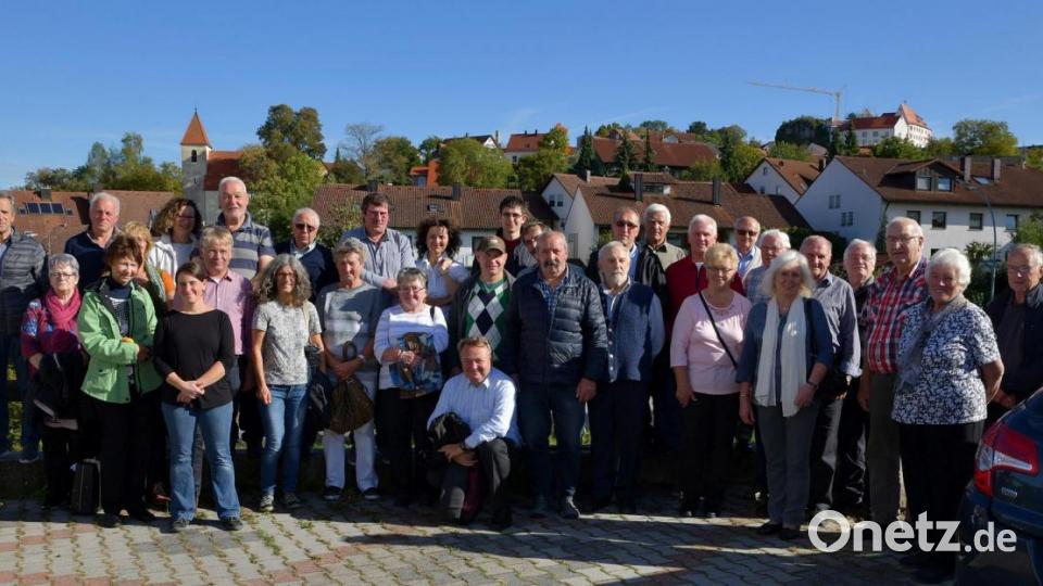 Mit einer großen Besuchergruppe reiste die Gesellschaft Steinwaldia nach Parsberg, um sich vom Fortschritt der Restaurierungsarbeiten ein Bild zu machen. Bild: wro