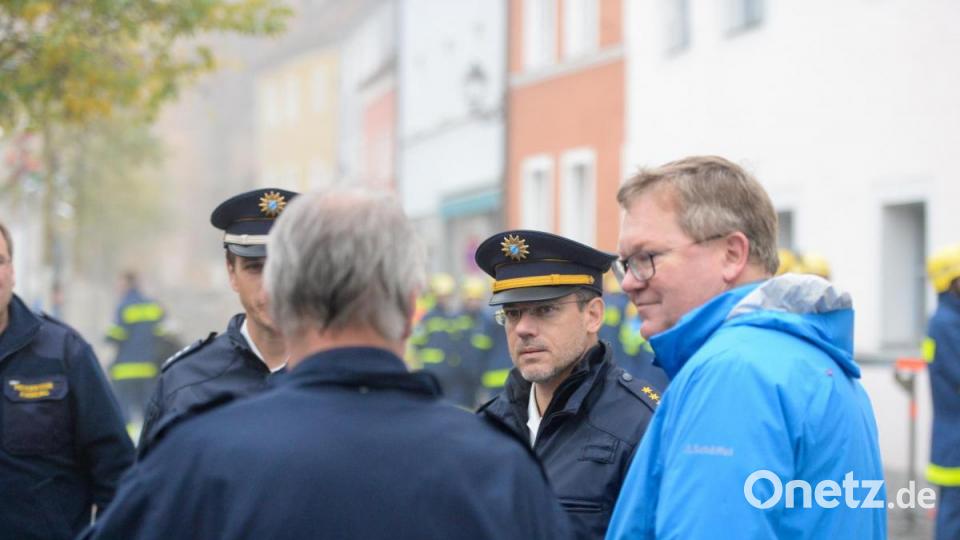 Am Samstag übten die Einsatzkräfte den sogenannten Hochwassersteg in der Schiffgasse. Bild: Andreas Brückmann