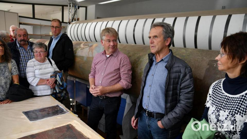 Bruno Fromm (Dritter von rechts) ließ keinen Zweifel darüber aufkommen, dass die Wiederherstellung zwar schwierig, aber nicht unlösbar ist. Bild: wro