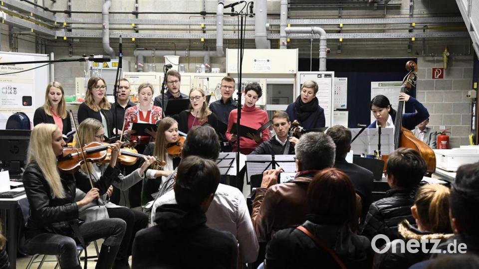 Bei der Nacht der Wissenschaft an der Ostbayerischen Technischen Hochschule gab es am Freitagabend einiges zu entdecken. Bild: Petra Hartl