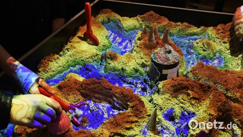 Bei der Nacht der Wissenschaft an der Ostbayerischen Technischen Hochschule gab es am Freitagabend einiges zu entdecken. Bild: Petra Hartl