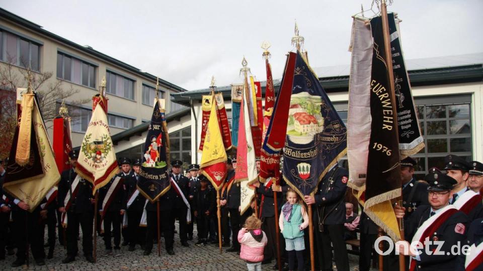 Fahnen- und Fahrzeugweihe der FFW Fuchsmühl. Bild: wro