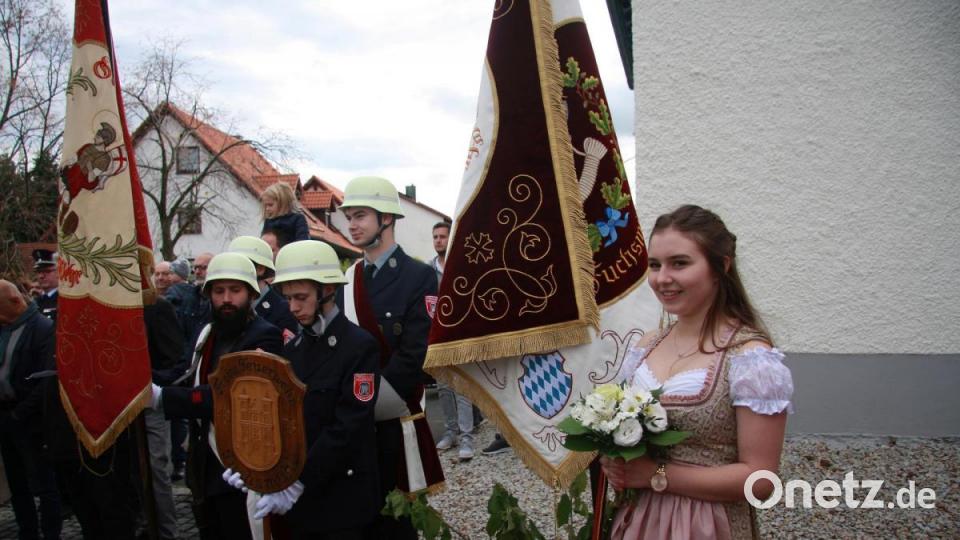 Fahnen- und Fahrzeugweihe der FFW Fuchsmühl. Bild: wro