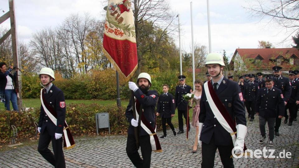 Fahnen- und Fahrzeugweihe der FFW Fuchsmühl. Bild: wro