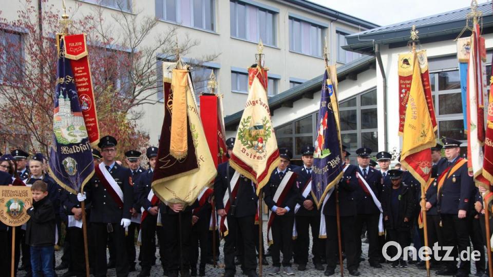 Anlässlich des Festtages waren viele befreundete Wehren gekommen, um der Fuchsmühler Feuerwehr zu gratulieren. Bild: wro