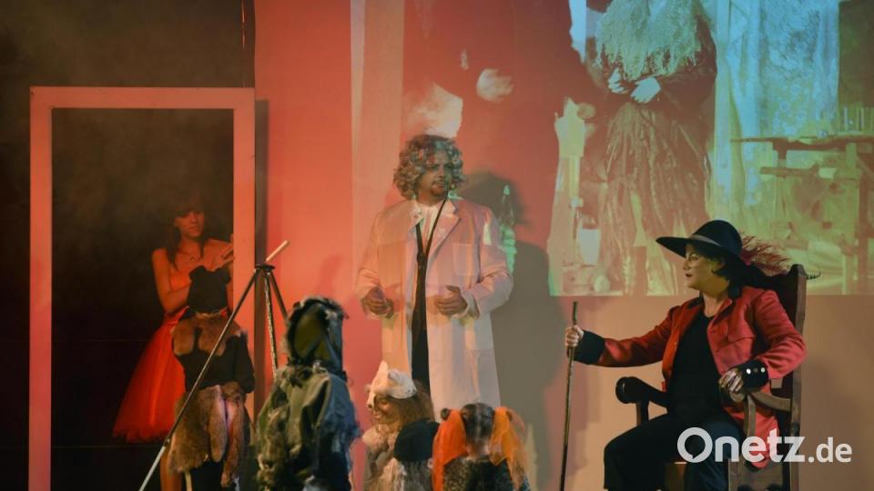 Düster geht es bei einem Ausflug in Goethes „Faust“ zu. Bild: Tobias Schwarzmeier