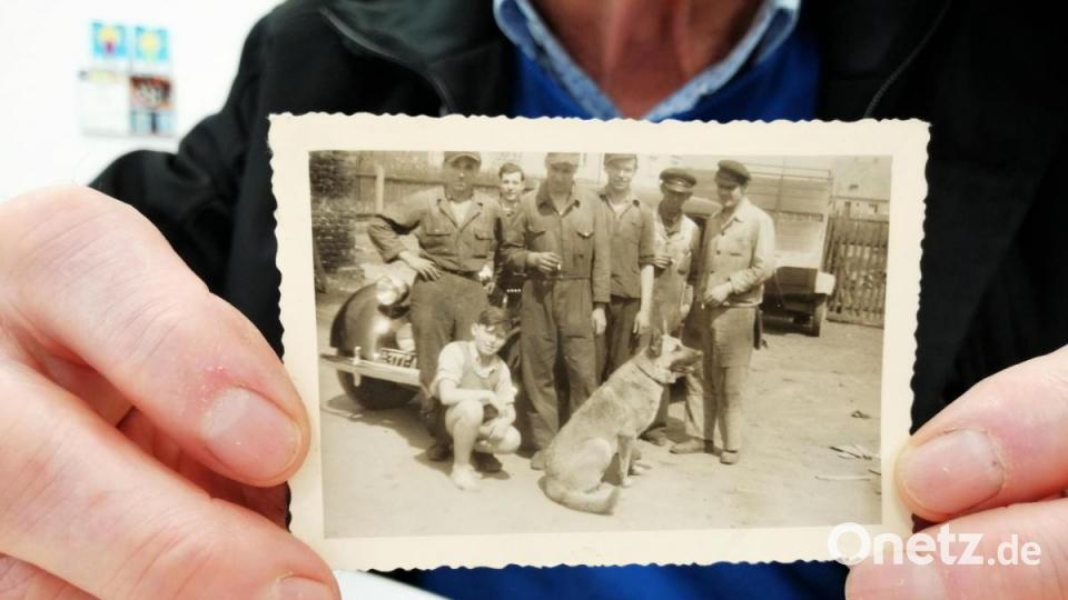 Der Gründer Erich Bähnk (Zweiter von rechts) und Engelbert Köhler (Dritter von rechts) sowie weitere Mitarbeiter auf einem alten Foto. Bild: anv