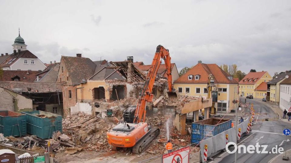 Abbruch Haas-Haus in Pfreimd. Bild: exb/Robert Eger