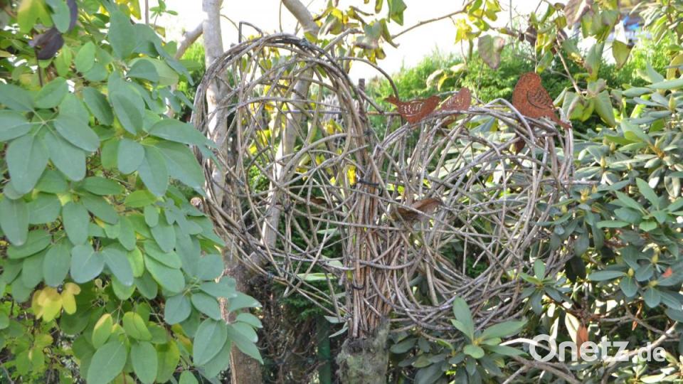 Das Rebzweigenherz bietet Platz für Piepmätze. Bild: dob