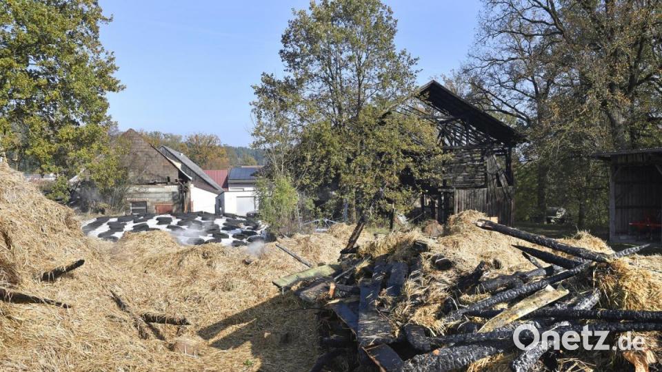 Abgebrannter Hof in Grünau bei Luhe-Wildenau Bild: Petra Hartl
