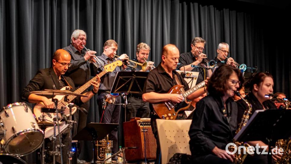 Ein großteils gelungener Abend mit viel ausgezeichneter Musik und hervorragendem Essen. Beim vierten Glenn Miller Dinner ist viel geboten. Und wer will, darf nicht nur zuhören, sondern kann auch die Tanzfläche erobern. Bild: pml