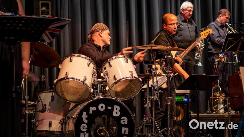 Ein großteils gelungener Abend mit viel ausgezeichneter Musik und hervorragendem Essen. Beim vierten Glenn Miller Dinner ist viel geboten. Und wer will, darf nicht nur zuhören, sondern kann auch die Tanzfläche erobern. Bild: pml
