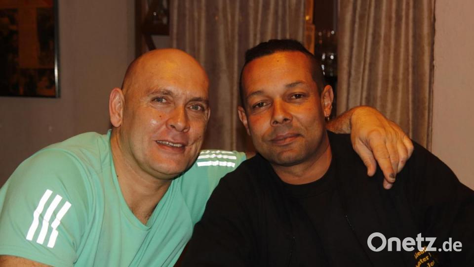 Organisator Markus Brem und DJ Joey. Wer kennt die beiden nicht? Bild: mfh