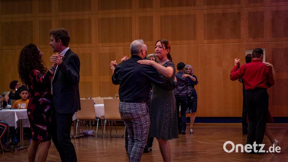 Ein großteils gelungener Abend mit viel ausgezeichneter Musik und hervorragendem Essen. Beim vierten Glenn Miller Dinner ist viel geboten. Und wer will, darf nicht nur zuhören, sondern kann auch die Tanzfläche erobern. Bild: pml
