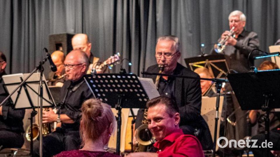 Ein großteils gelungener Abend mit viel ausgezeichneter Musik und hervorragendem Essen. Beim vierten Glenn Miller Dinner ist viel geboten. Und wer will, darf nicht nur zuhören, sondern kann auch die Tanzfläche erobern. Bild: pml