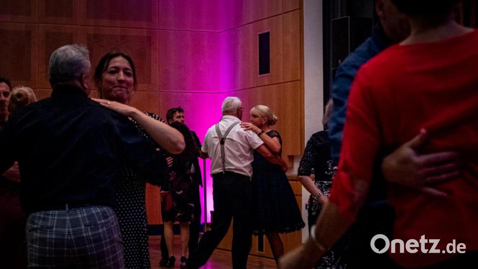 Ein großteils gelungener Abend mit viel ausgezeichneter Musik und hervorragendem Essen. Beim vierten Glenn Miller Dinner ist viel geboten. Und wer will, darf nicht nur zuhören, sondern kann auch die Tanzfläche erobern. Bild: pml