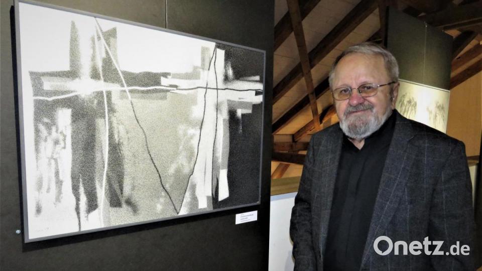 Der renommierte Künstler Jiri Jun freute sich darüber, in Waldsassen ausstellen zu können. Auch weil ihm der Dialog zwischen den Menschen sehr wichtig ist. Bild: ubb