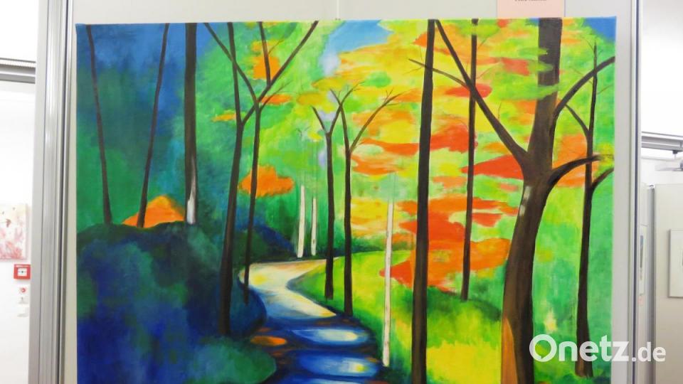 Vorsitzende Petra Schicker war diesmal nicht persönlich dabei. Sie hat aber schöne Werke da gelassen wie dieses zauberhafte Gemälde mit dem Titel &quot;Abend im Zauberwald&quot;. Bild: ubb
