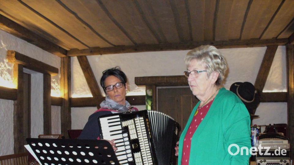 Die Auftritte von Marianne Helm ohne ihren langjährigen, erst kürzlich verstorbenen Gesangspartner Hans Kowatsch, waren mit wehmütigen Erinnerungen verknüpft. Bild: ang