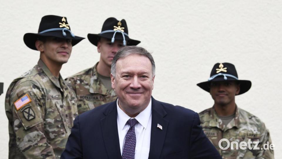 Mit einem Besuch von US-Soldaten im bayerischen Grafenwöhr hat US-Außenminister Mike Pompeo am Donnerstag seinen zweitägigen Deutschlandbesuch gestartet. Bild: Jens Meyer/AP-Pool/dpa