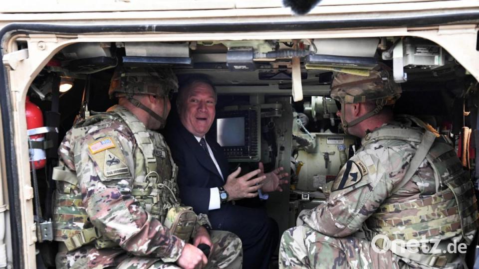 Mit einem Besuch von US-Soldaten im bayerischen Grafenwöhr hat US-Außenminister Mike Pompeo am Donnerstag seinen zweitägigen Deutschlandbesuch gestartet. Bild: Jens Meyer/AP-Pool/dpa