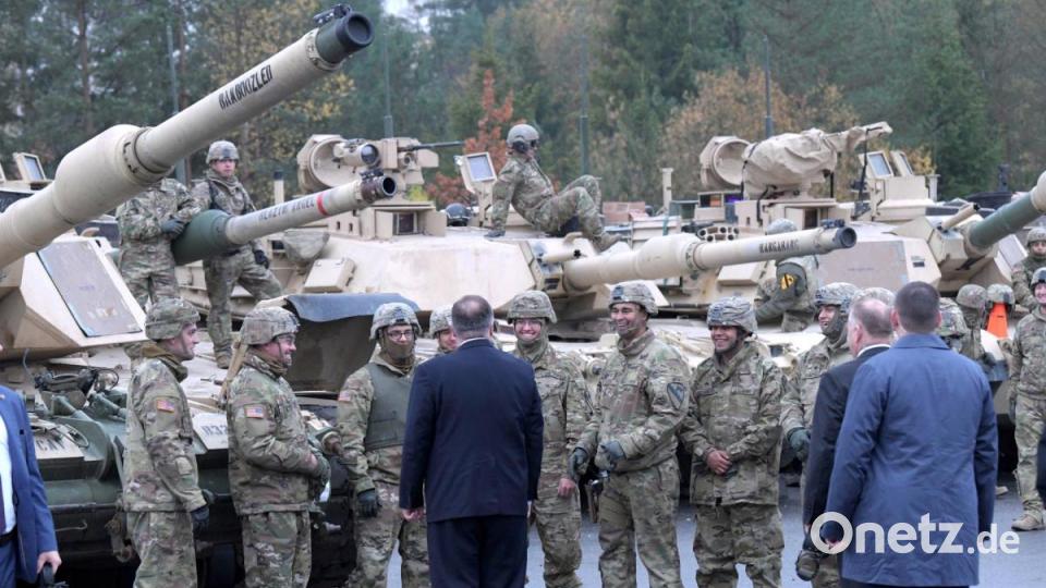 Mit einem Besuch von US-Soldaten im bayerischen Grafenwöhr hat US-Außenminister Mike Pompeo am Donnerstag seinen zweitägigen Deutschlandbesuch gestartet. Bild: Jens Meyer/AP-Pool/dpa