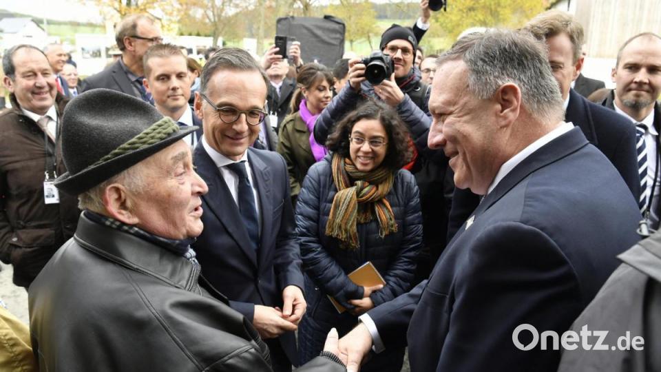 US-Außenminister Mike Pompeo ist am Donnerstagmittag im Rahmen seines Deutschlandbesuchs im Örtchen Mödlareuth eingetroffen. Das Dorf mit knapp 50 Einwohnern war zur Zeit der deutschen Teilung von einer Grenzmauer durchschnitten und hatte deshalb den Beinamen „Little Berlin“ erhalten. Bild: John Macdougall/AFP-Pool/dpa