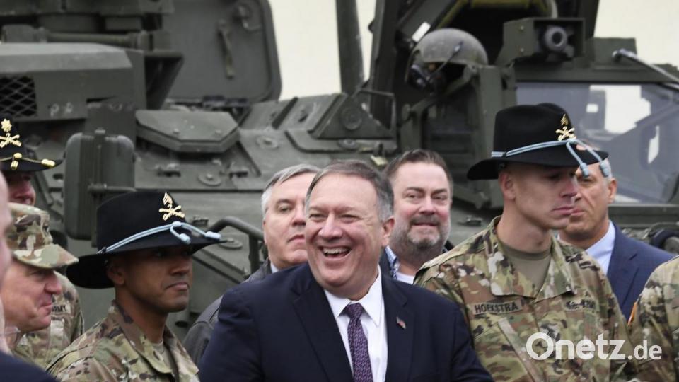 Mit einem Besuch von US-Soldaten im bayerischen Grafenwöhr hat US-Außenminister Mike Pompeo am Donnerstag seinen zweitägigen Deutschlandbesuch gestartet. Bild: Jens Meyer/AP-Pool/dpa