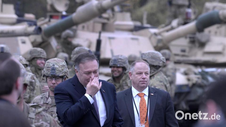 Mit einem Besuch von US-Soldaten im bayerischen Grafenwöhr hat US-Außenminister Mike Pompeo am Donnerstag seinen zweitägigen Deutschlandbesuch gestartet. Bild: Jens Meyer/AP-Pool/dpa