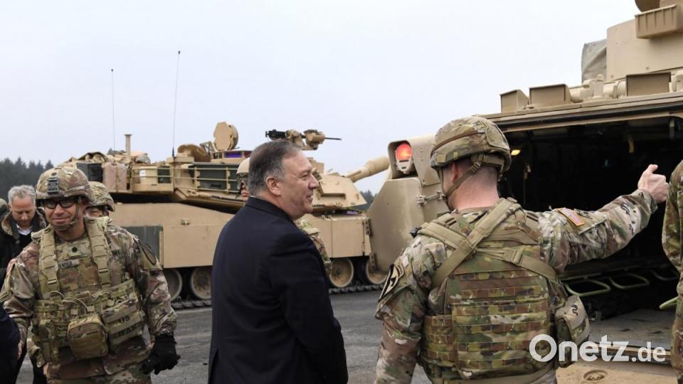Mit einem Besuch von US-Soldaten im bayerischen Grafenwöhr hat US-Außenminister Mike Pompeo am Donnerstag seinen zweitägigen Deutschlandbesuch gestartet. Bild: Jens Meyer/AP-Pool/dpa