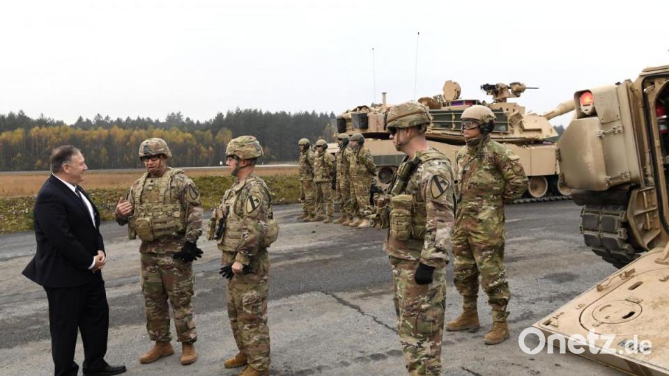 Mit einem Besuch von US-Soldaten im bayerischen Grafenwöhr hat US-Außenminister Mike Pompeo am Donnerstag seinen zweitägigen Deutschlandbesuch gestartet. Bild: Jens Meyer/AP-Pool/dpa