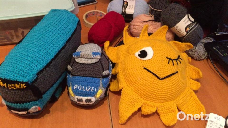 &quot;Wollkenkratzer&quot;: Yarnbombing-Aktion in Frankfurt. Bild: eik