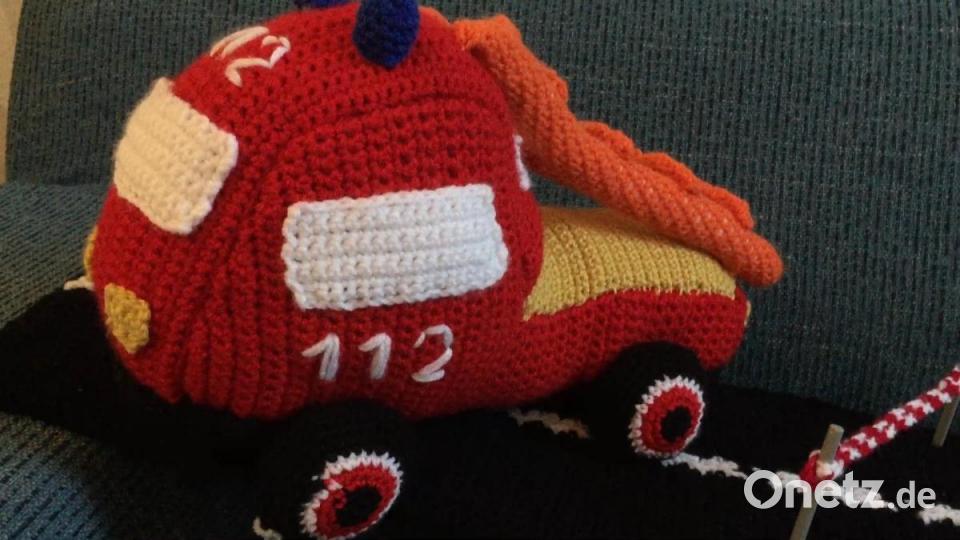 &quot;Wollkenkratzer&quot;: Yarnbombing-Aktion in Frankfurt. Bild: eik