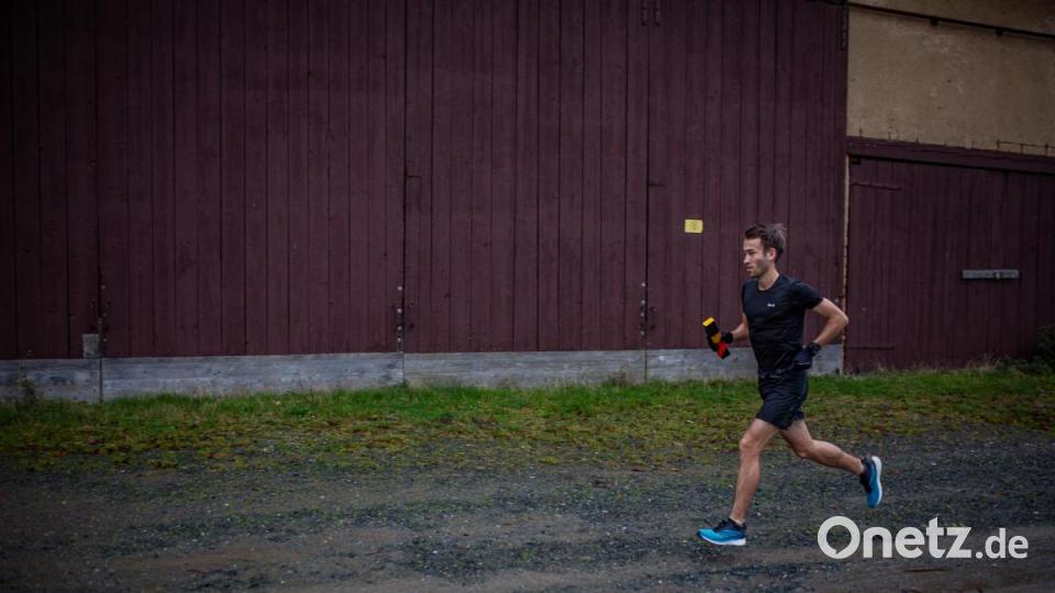 Wallrun: Maximilian Zeus entlang der ehemaligen deutsch-deutschen Grenze Bild: Würth, Wolfgang