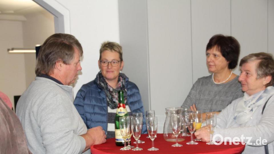 Annemarie Mösbauer (von rechts), Sekretärin Waltraud Leibl, Susanne Gschrey und Hermann Deyerl. Bild: Portner