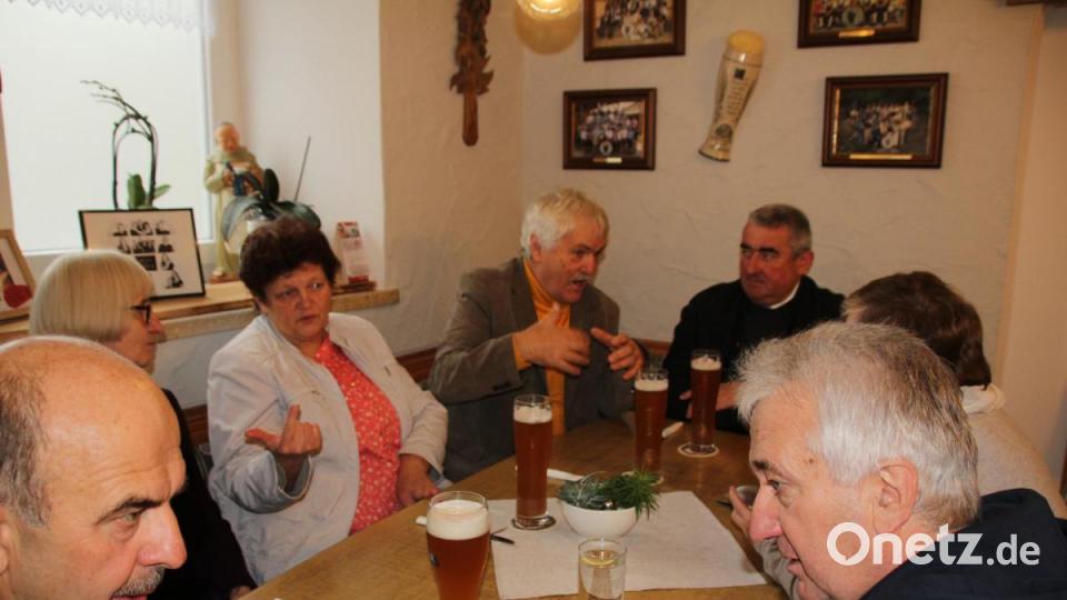 Rege Unterhaltung im Wirtsstüberl. Bild: frd