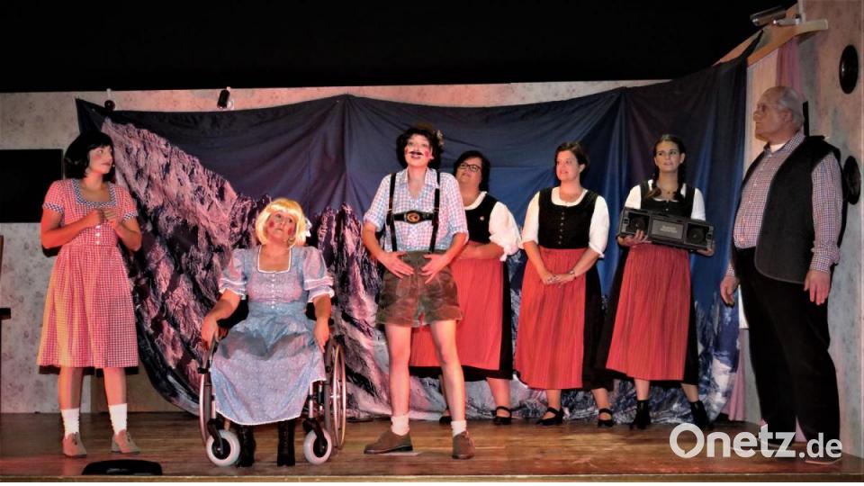 Die marionettenhafte Szenendarstellung aus &quot;Heidi und der Alpöhi&quot; wird zur Demonstration, wie der Irrsinn in sozialen Medien immer mehr groteske Stilblüten treibt. Bild: ubb