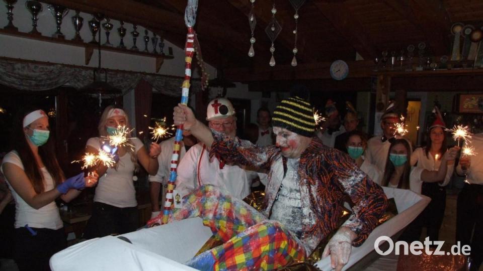 Groß war die Freude im Seebarner Reiterstüberl, als der Fasching nach fünfjährigem Schlaf wieder zum Leben erweckt ist. Bild: zth