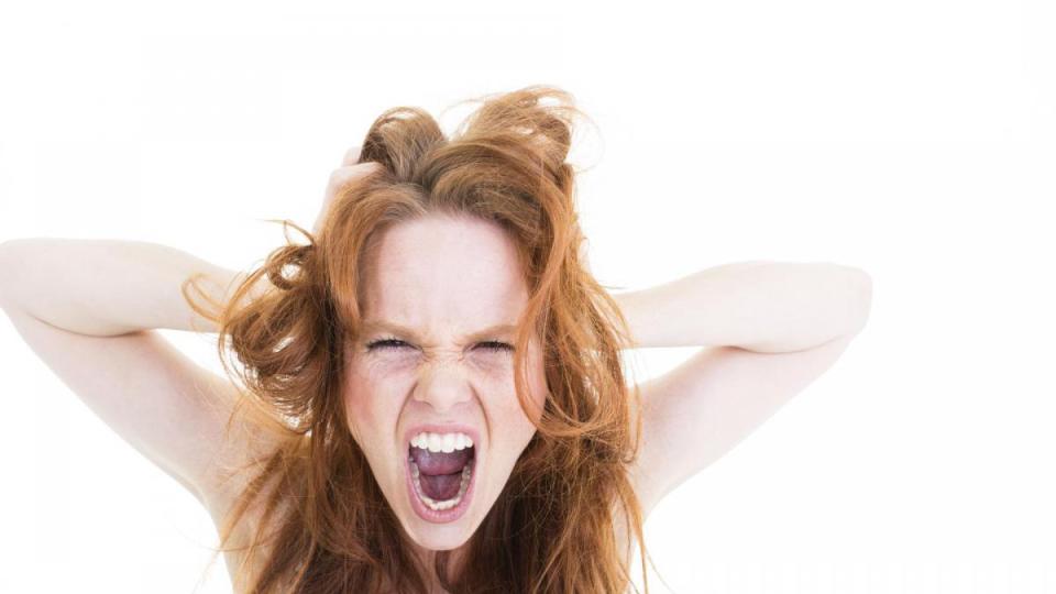 Nicht verzweifeln: Zwei Friseurmeisterinnen haben die besten Tipps für schöne Haare. Bild: drubig photo - stock.adobe.com