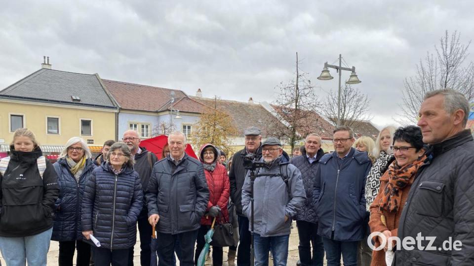 Schon im Frühjahr gepflanzt: Weiden, Ahorn und Eichen auf dem Kinderspielplatz Kirchenäcker. Der Quadratmeter Bauland kostet hier 300 (!) Euro. Bild: Karin Wilck