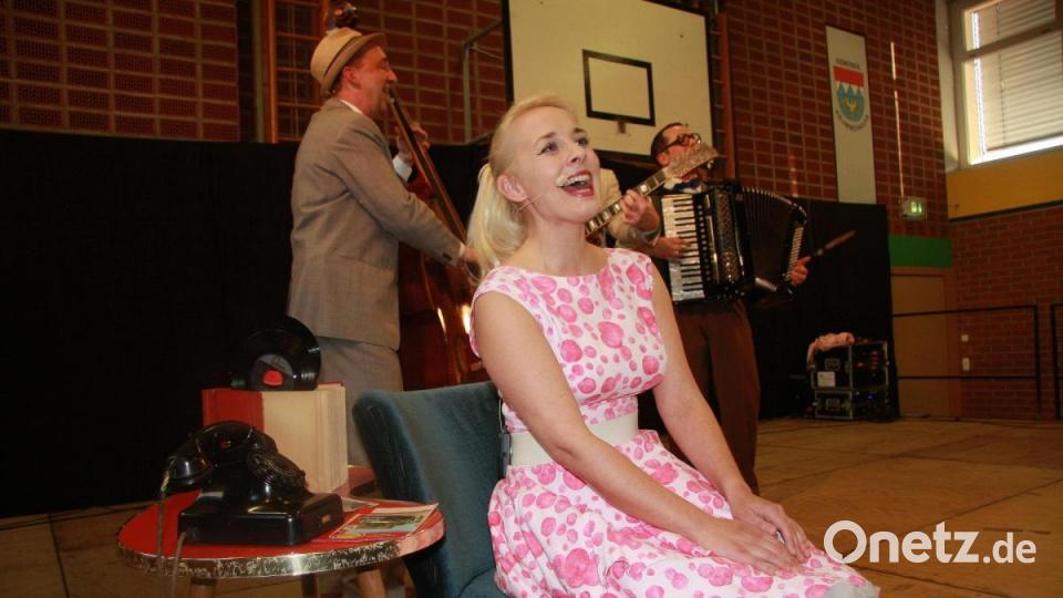 Sängerin Andrea Graf ist der weibliche Teil der 4-köpfigen Künstlergruppe, die sich die 1950er und 1960er auf die Fahne geschrieben haben. Bild: wro