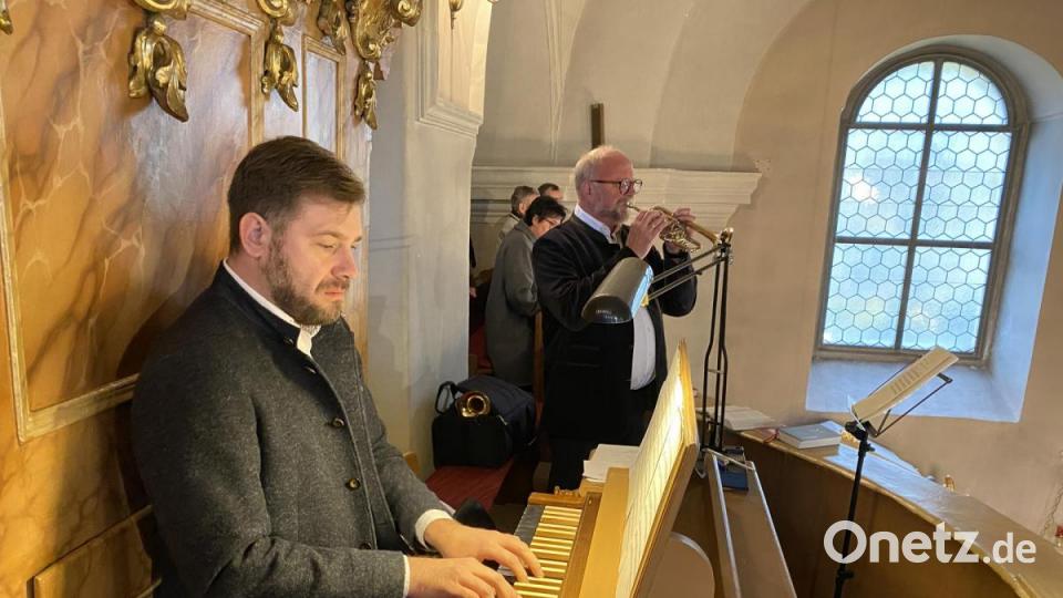 CSU-Fraktionschef Markus Bäumler an der Orgel. Bild: Karin Wilck