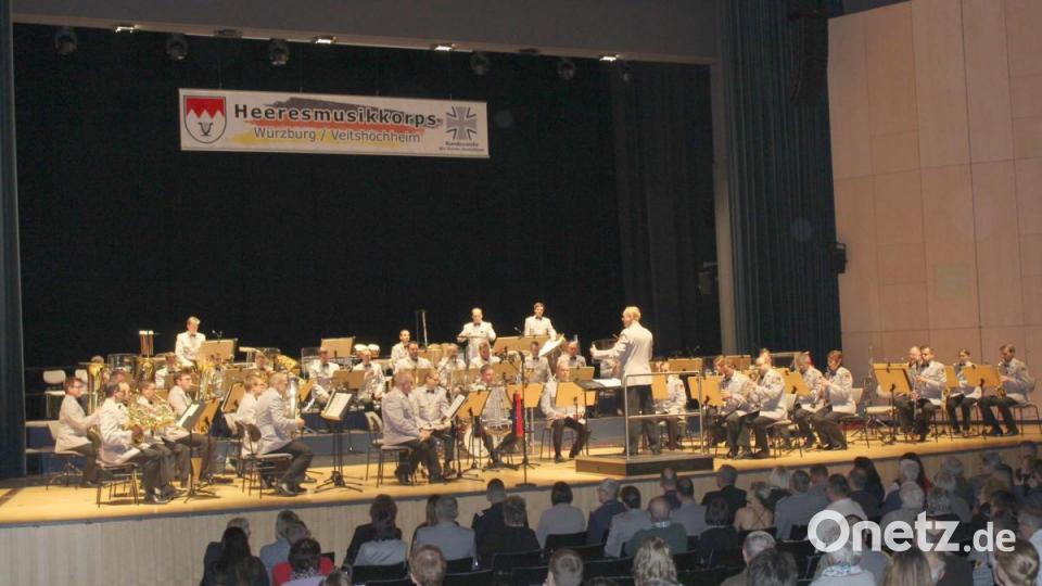 Das Heeresmusikkorps präsentiert sich an diesem Abend als sinfonisches Blasorchester. Bild: fsb