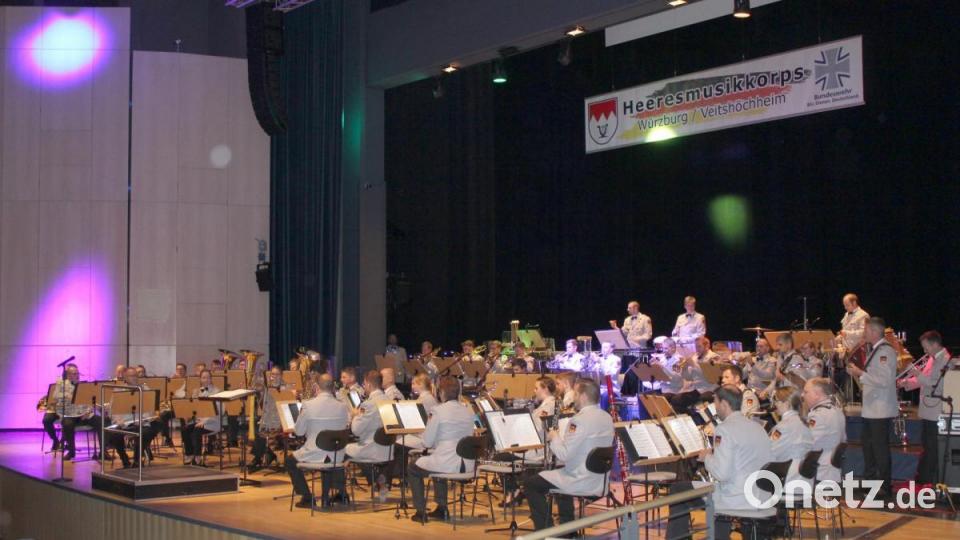 Das Heeresmusikkorps präsentiert sich an diesem Abend als sinfonisches Blasorchester. Bild: fsb