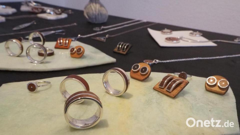 Bei dieser Kollektion haben Nastja Swerdlova und Sergej Tokmakov Holz mit Silber kombiniert Bild: bl